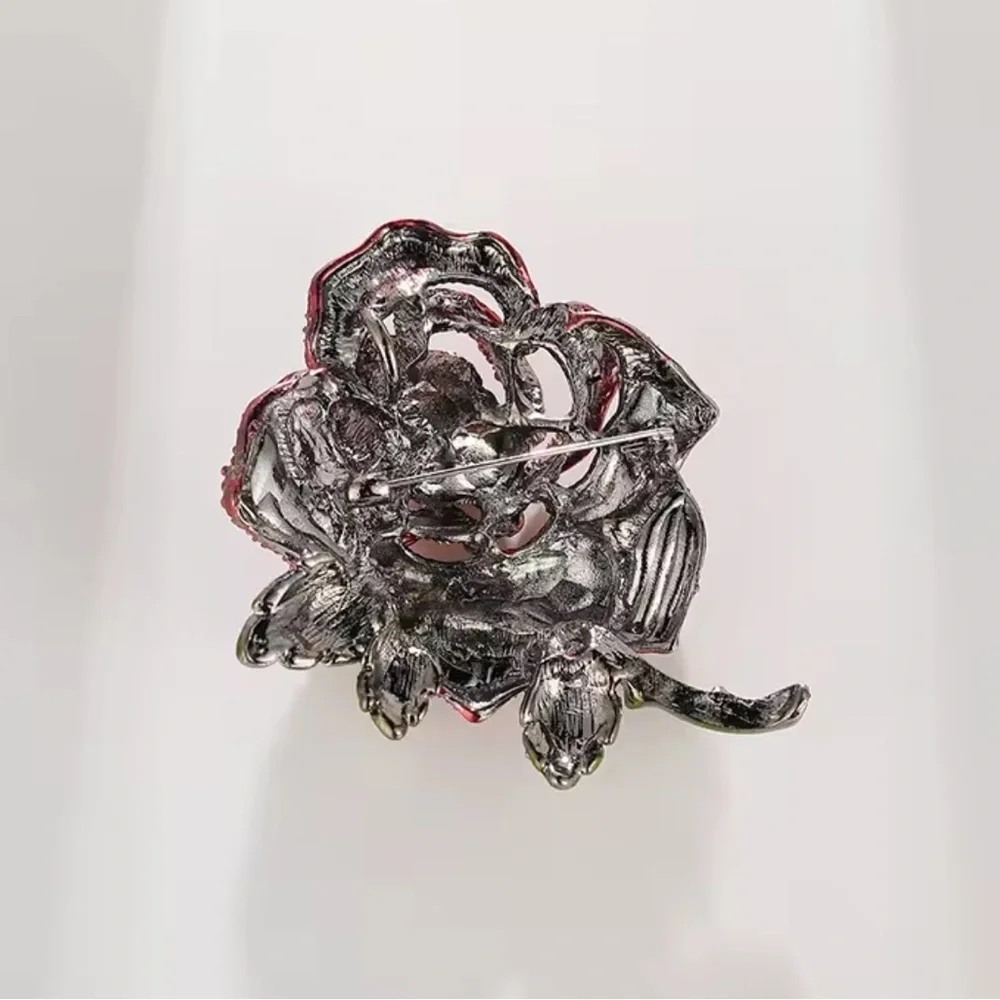 Red Rose Elegant Crystal Brooch